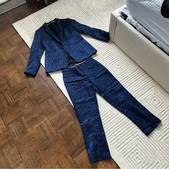 Matching cheetah print blue suit - Picture 2 of 3